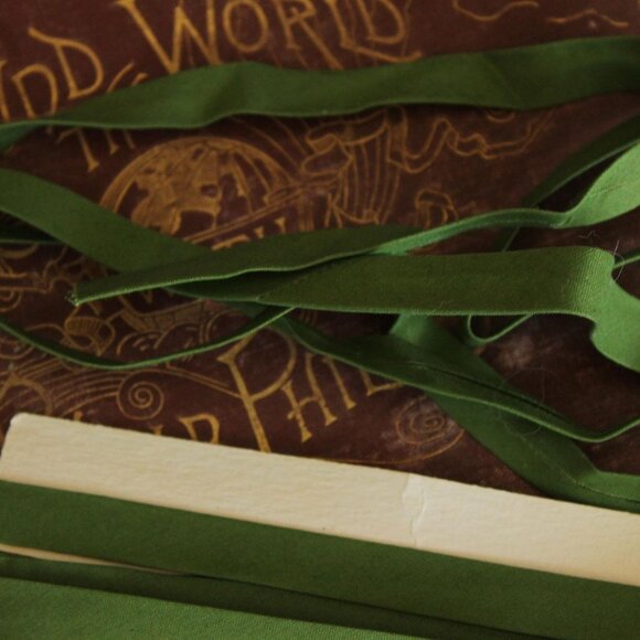 Vintage Green Seam Binding Trim: 1/2" Wide Scroll, 5 Yards - Picture 2 of 10